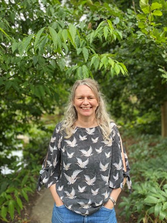 Helen Farrell bio photo