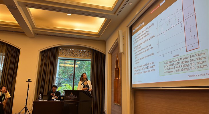 Dr Ana Martos speaking at Thai Broiler Working Group in Bangkok - Nov 2023